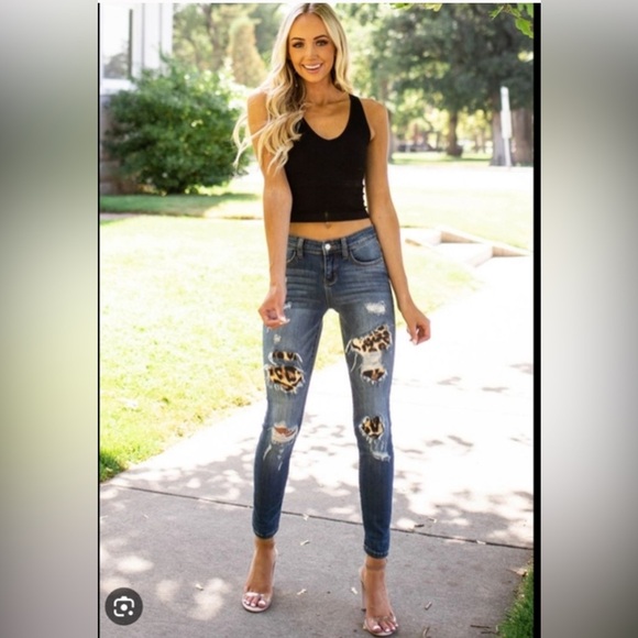 Judy Blue Sz15/32 Jeans Skinny Fit Distressed Tattered Leopard Print Patch Pants - Picture 3 of 16